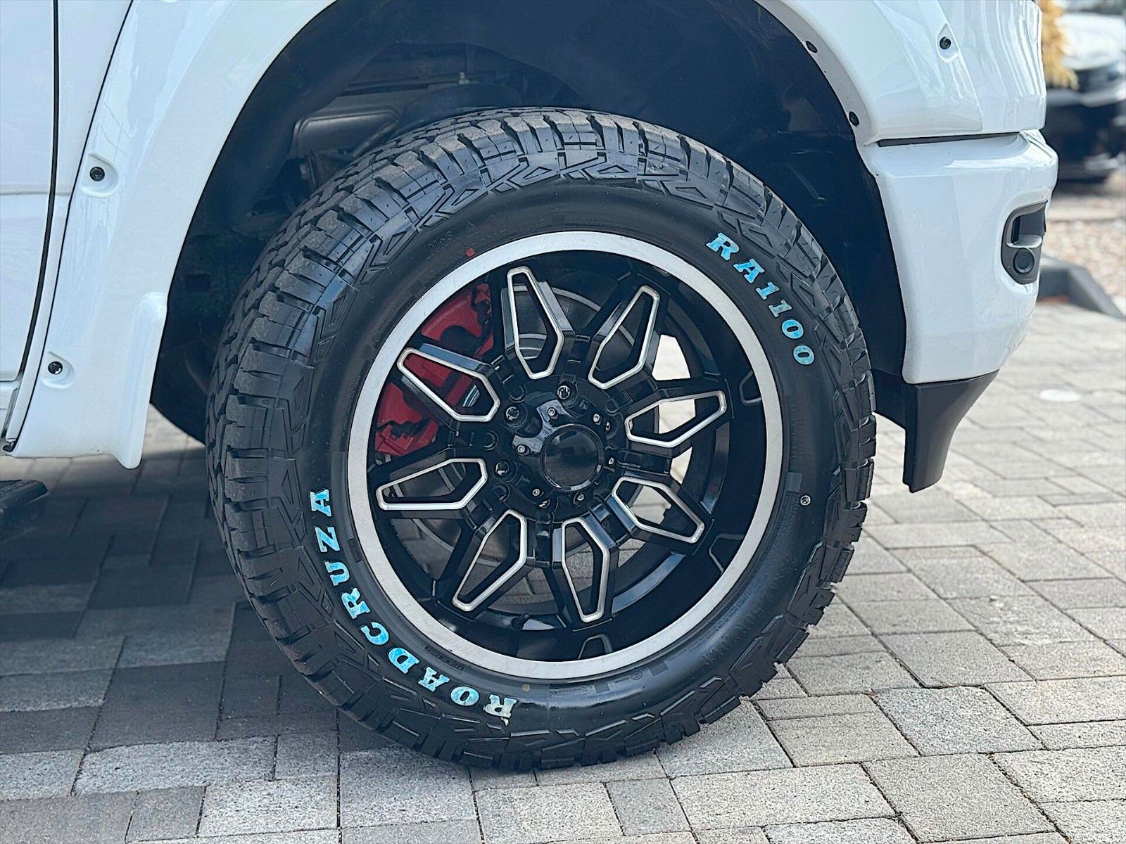 Fahrzeugabbildung Dodge RAM 5.7 V8 HEMI SPORT NIGHT Offroad 4x4 HARDTOP