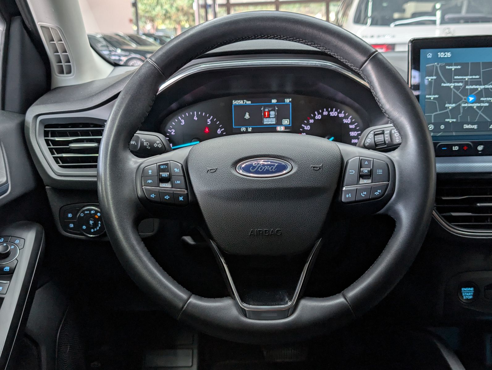Fahrzeugabbildung Ford Focus Limo EB Active LED ACC APP KAM 17" WINTER