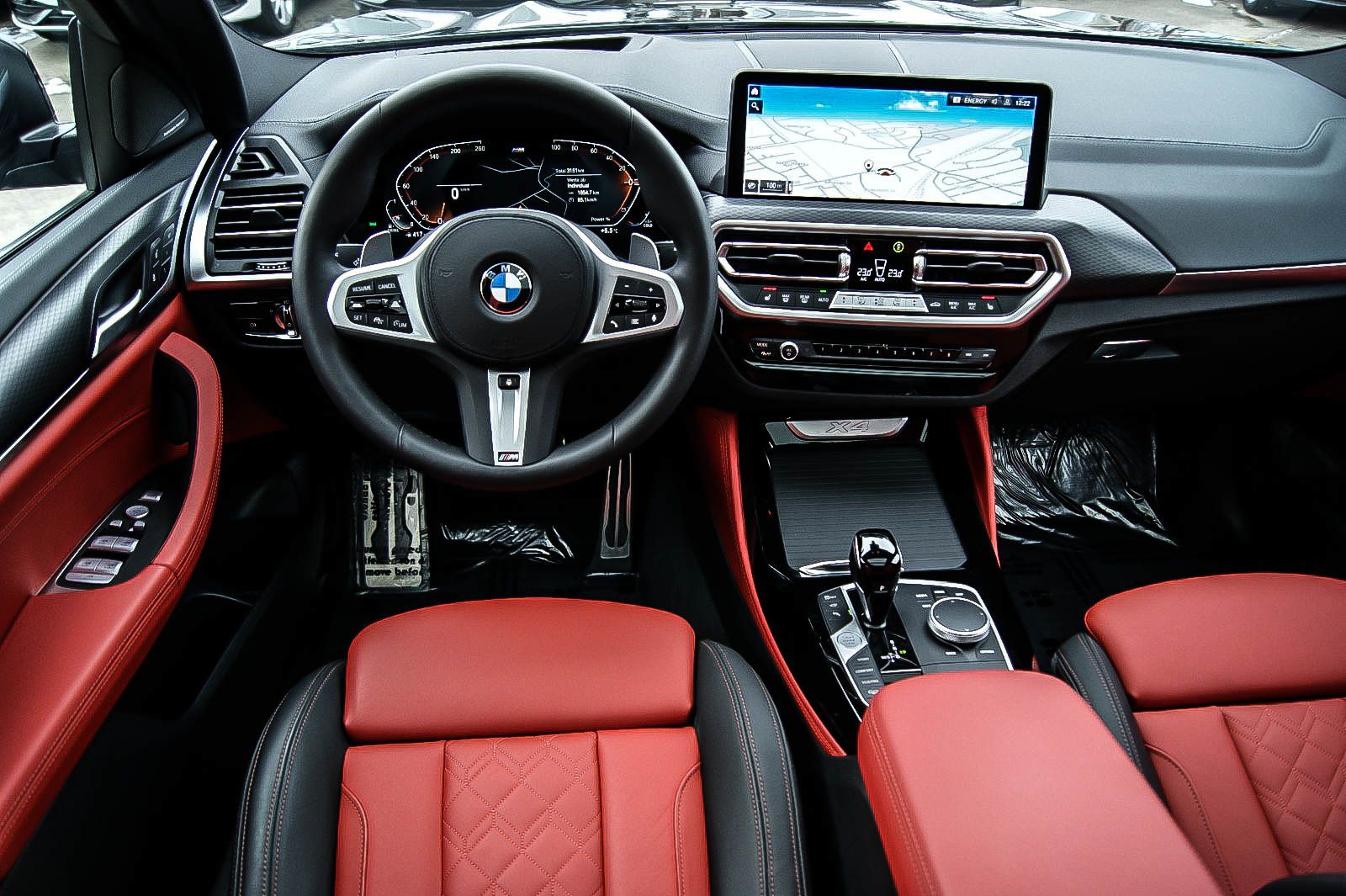 Fahrzeugabbildung BMW X4 xDrive 30 d M Sport INDIVIDUAL PANORAMA LASER