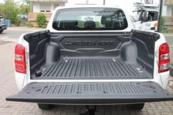 Mitsubishi L200 2.4 DID Base Extra DC 4WD MT