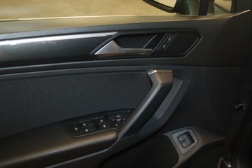Volkswagen Tiguan - 12