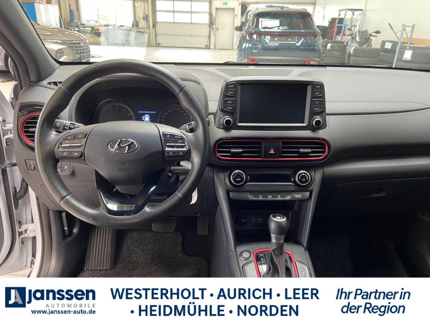 Fahrzeugabbildung Hyundai KONA (Farbappl. RED) Navigationspaket
