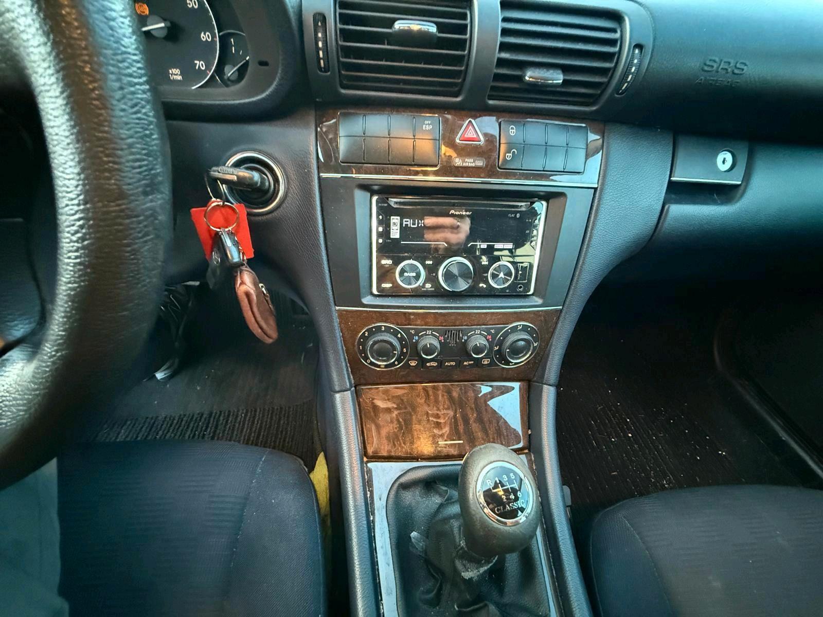 Mercedes-Benz C180 2004 — photo 5