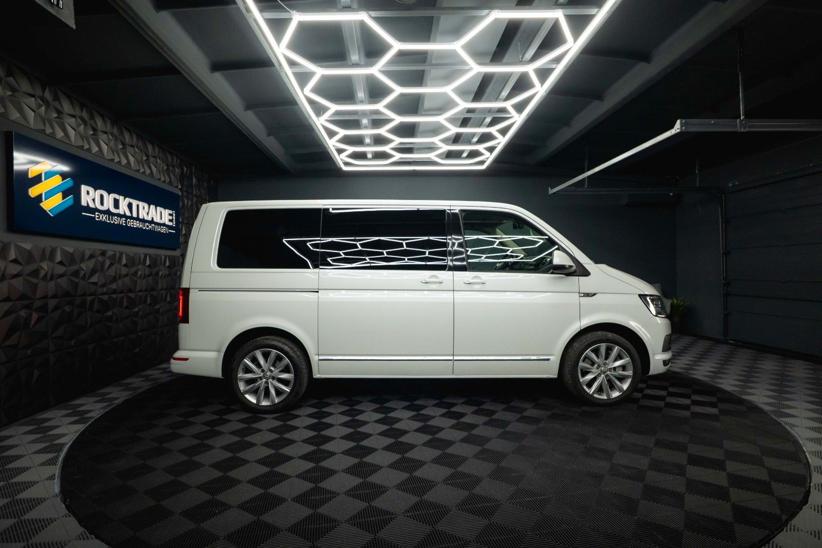 Fahrzeugabbildung Volkswagen T6 Multivan Generation Six *LED*Memory*ACC*