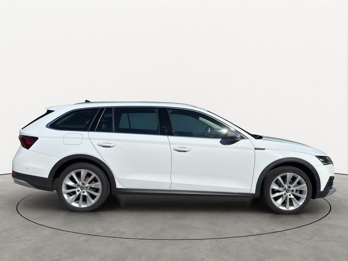 Skoda Octavia Combi Scout 2,0l TDI 4x4 150PS MatrixL- imagem 2