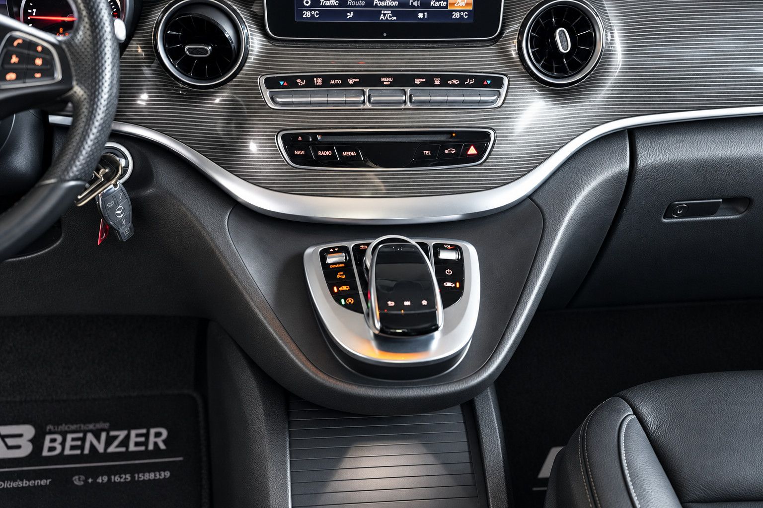 Fahrzeugabbildung Mercedes-Benz V 300d lang *Burmester*360°KAM*6-Sitz*SHZ*Navi
