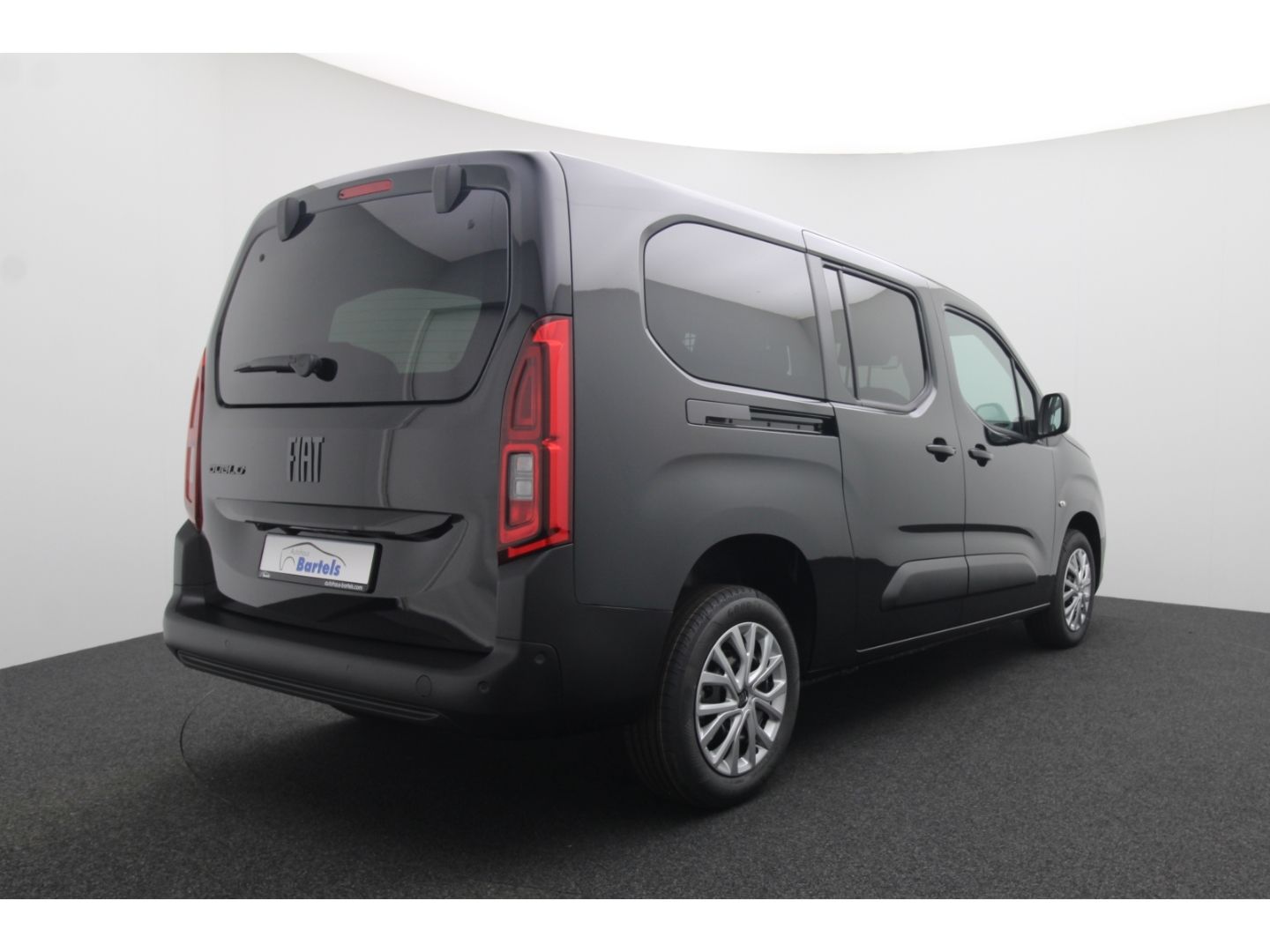 Fahrzeugabbildung Fiat Doblo Kombi L2 1.5 Diesel 96 kW Navigation