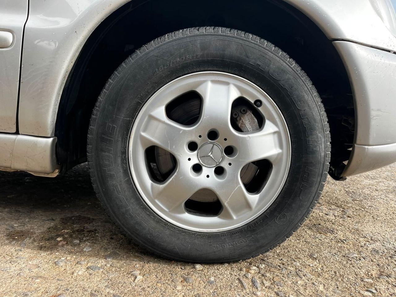 Mercedes-Benz ML270 2004 — photo 14