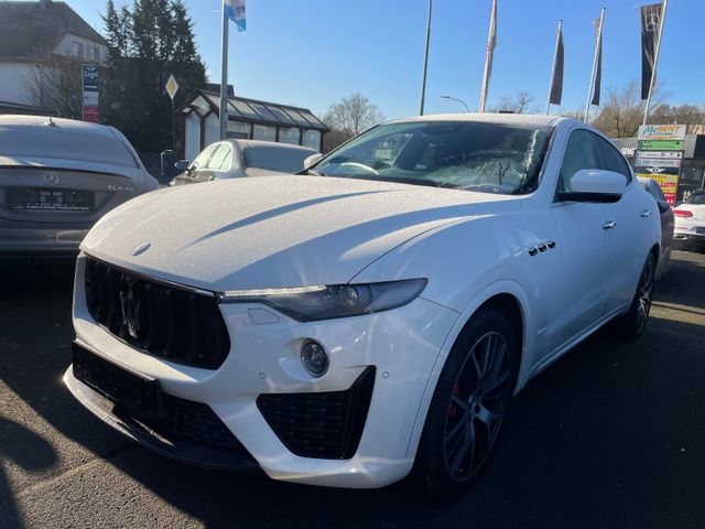 Maserati Levante S //360°//KeylessGo//Panorama