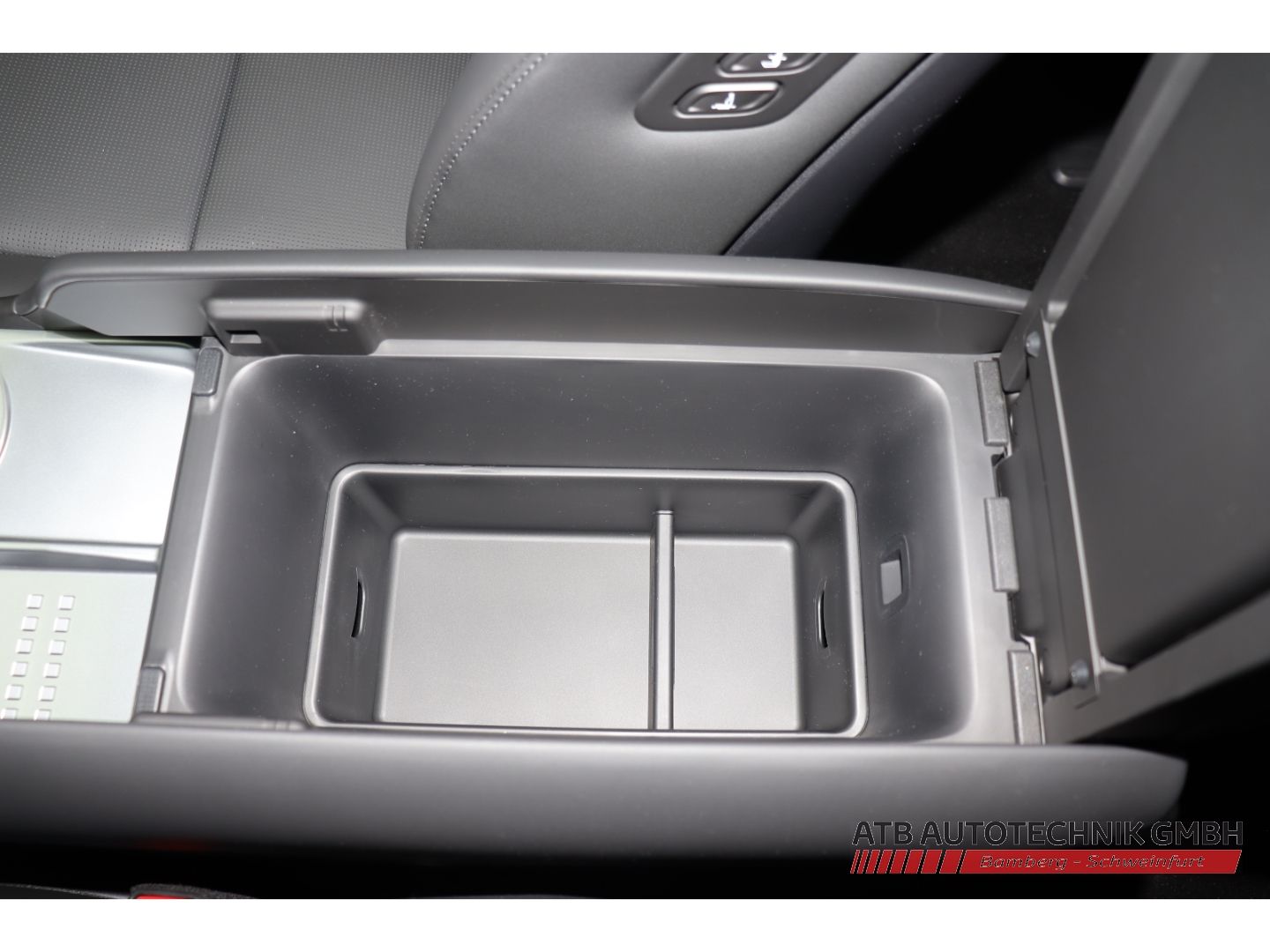 Fahrzeugabbildung Hyundai IONIQ 9 6-Sitzer MY26 UNIQ 110 kWh 307 PS PANO-D