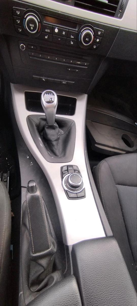 BMW  2010 — interior