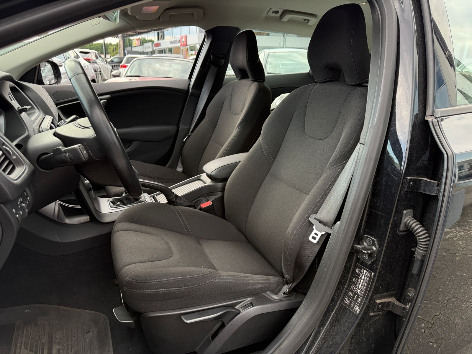 Fahrzeugabbildung Volvo V40 Kinetic RFK KLIMA ALU 8-Fach bereift