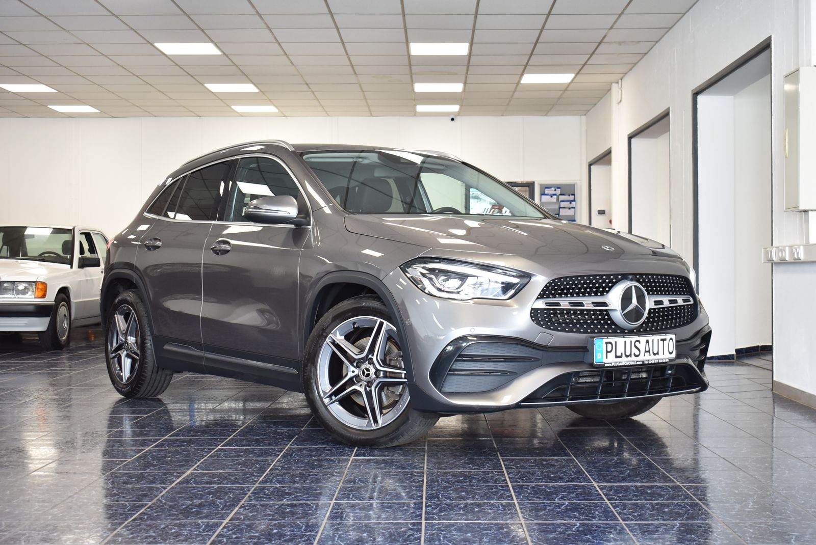 MERCEDES-BENZ GLA 220 d AMG Line Aut Nav LED Alcant 1-Hand AHK