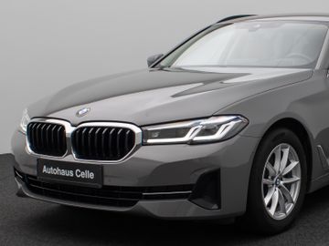 Fahrzeugabbildung BMW 520d Kamera HUD DAB Lenkrhzg Massage AHK Alarm