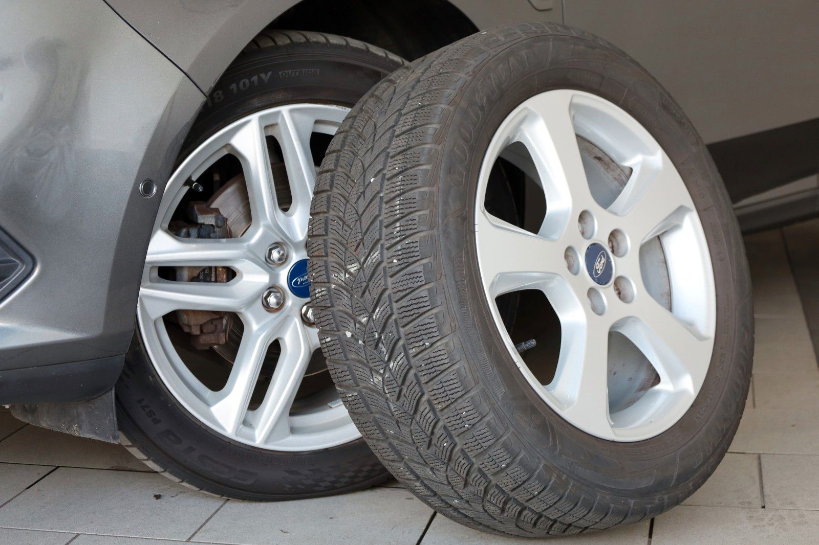 Fahrzeugabbildung Ford S-MAX Titanium 7 Si,Navi,LED,SH,PDC,Kamera,AHK