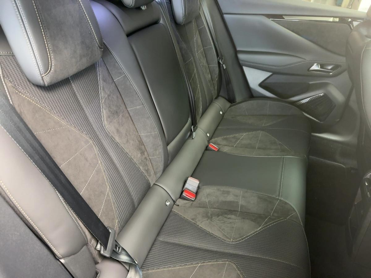 DS Automobiles Nº4 Étoile + Alcantara Hybrid 145