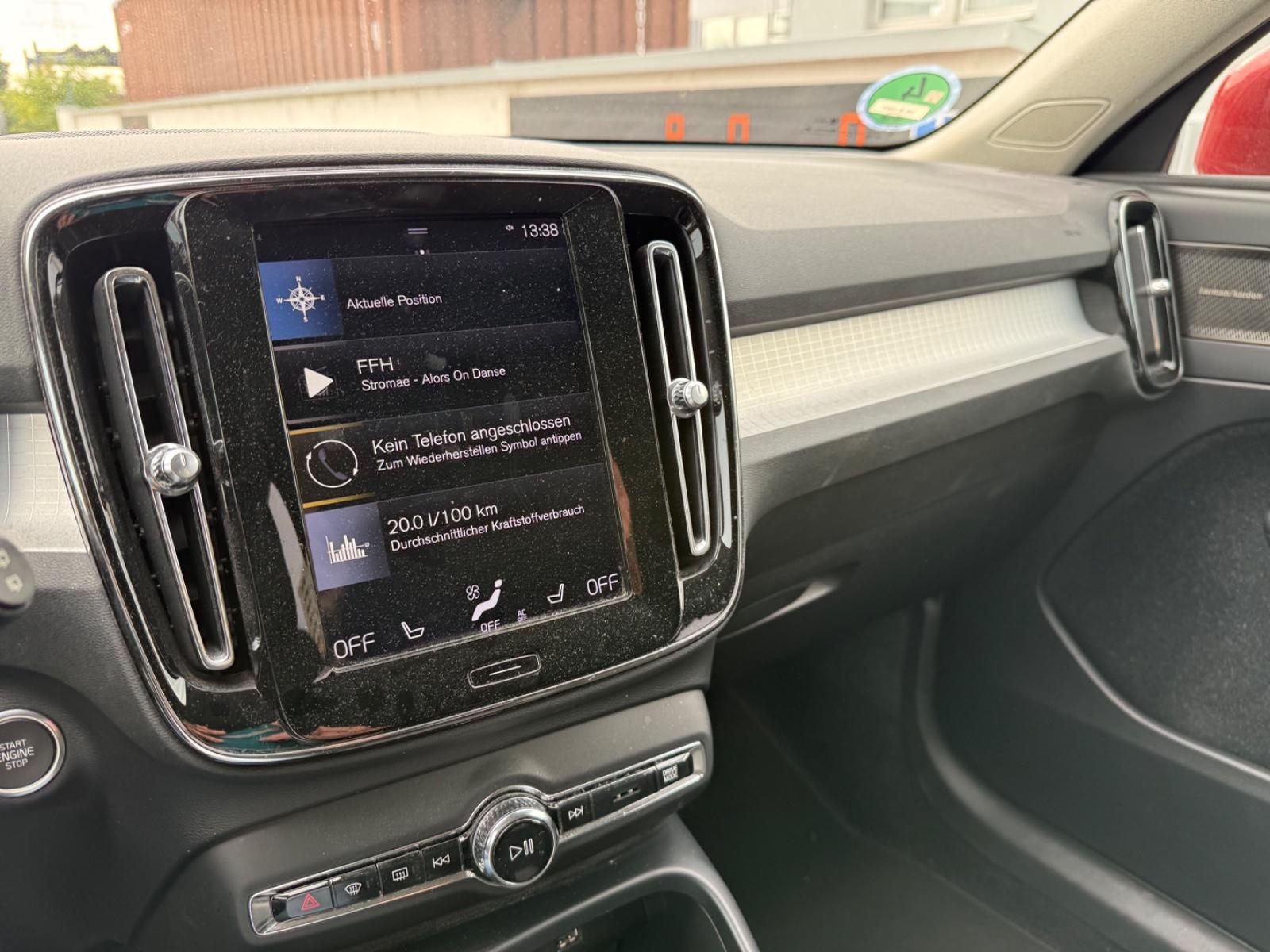 Volvo XC 40 XC40 Momentum 2WD+LED+USB+SITZHEIZUNG+BC+M
