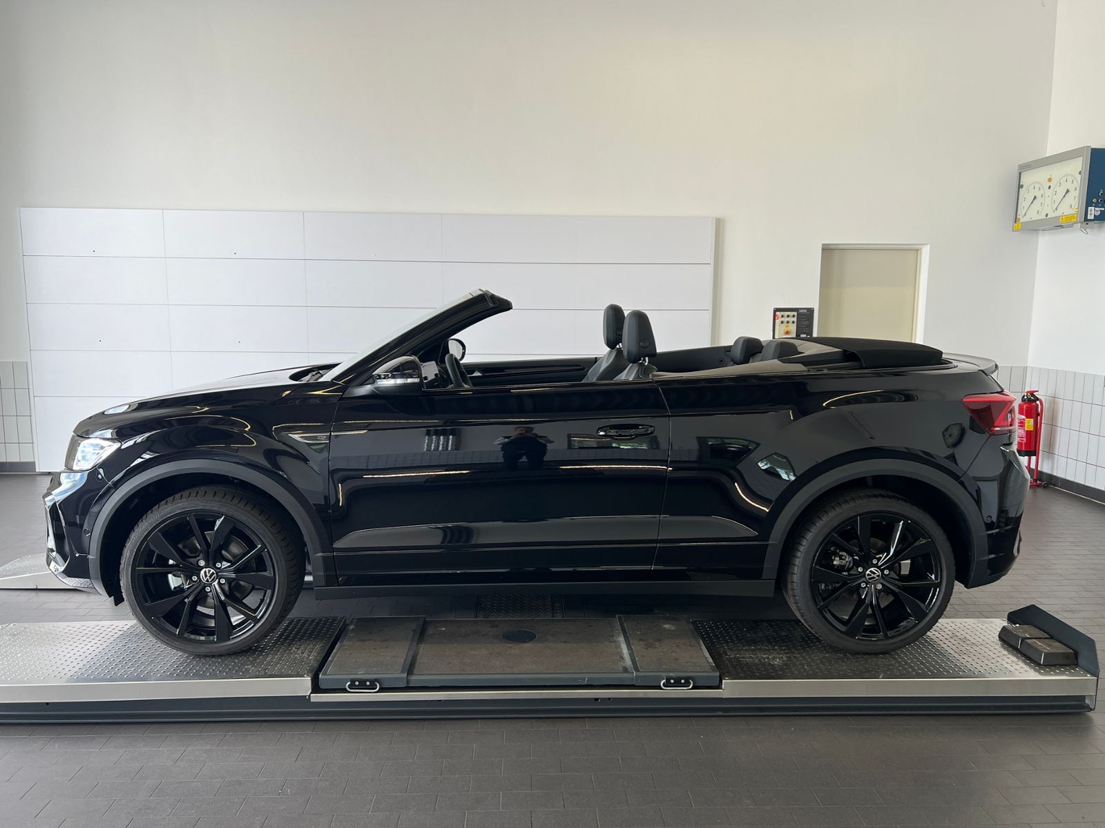 Fahrzeugabbildung Volkswagen T-Roc R-Line 1.5 TSI DSG *AHK; BlackStyle, IQ.Dr
