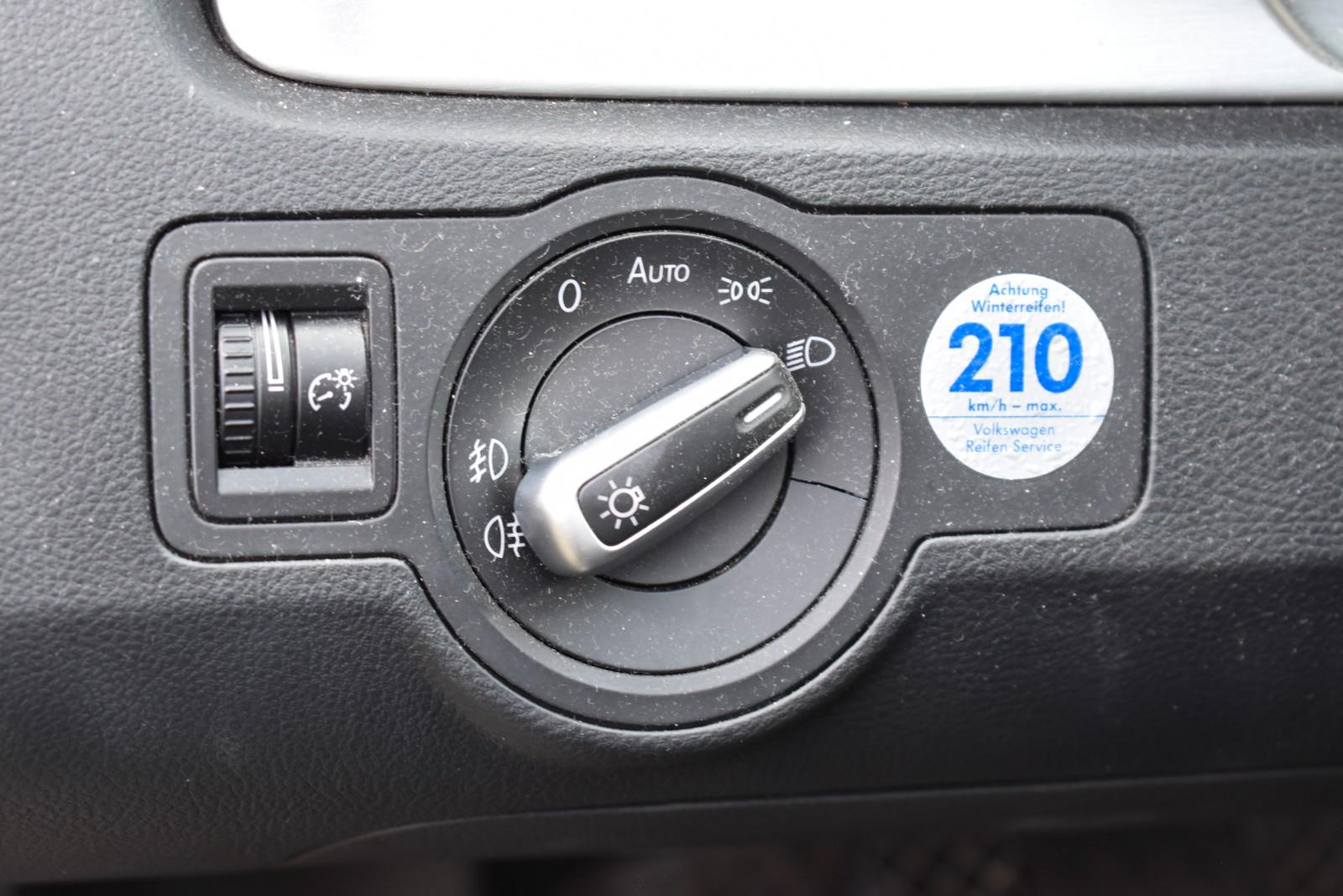 Volkswagen Passat 2011 — photo 16