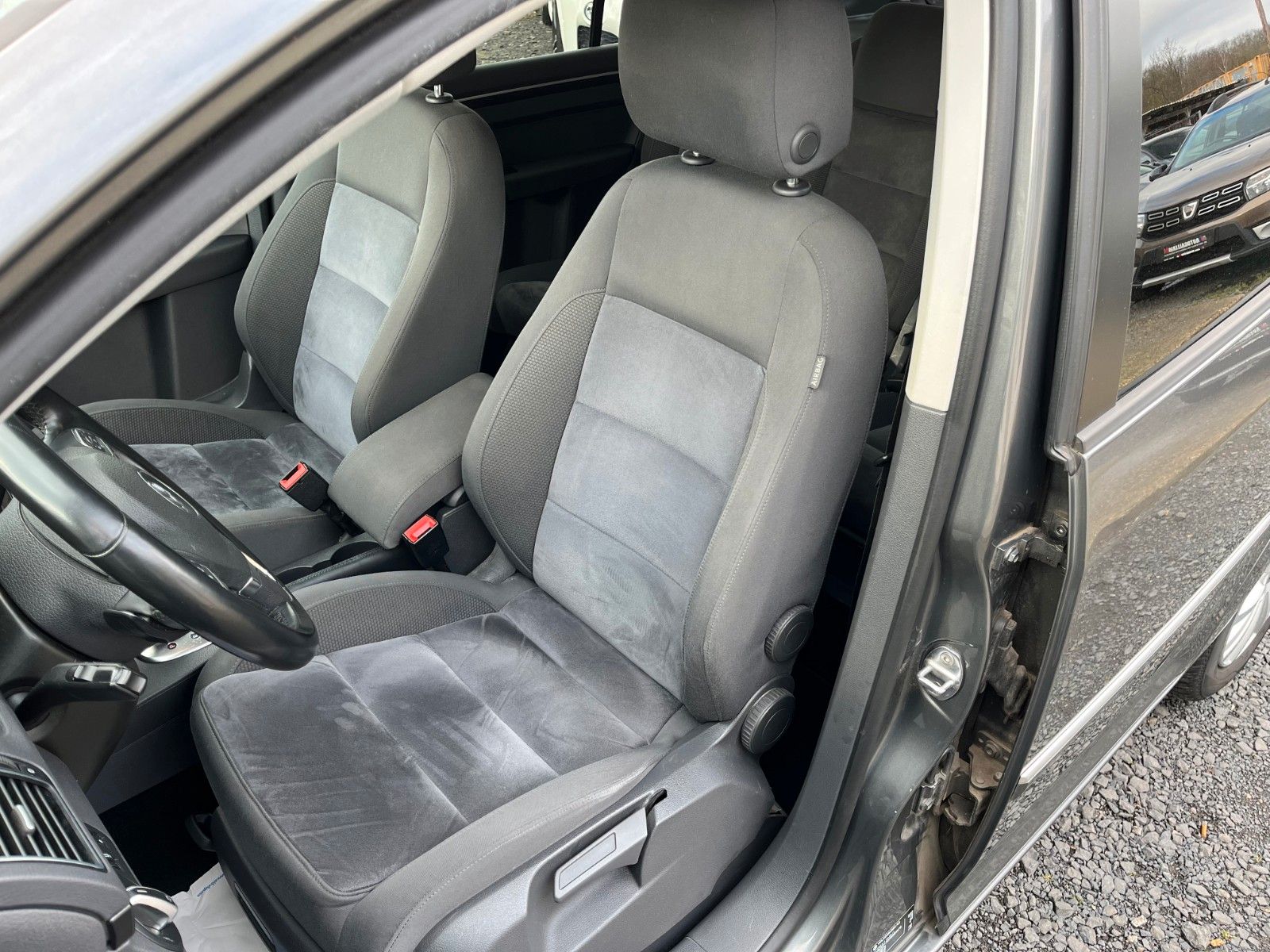 Fahrzeugabbildung Volkswagen Touran 2.0 TDI HIGHLINE DSG Navi RKam AHK Alcant