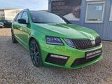 Skoda Octavia Combi RS 245 - mit Benzin-Antrieb: Grün, Kombi
