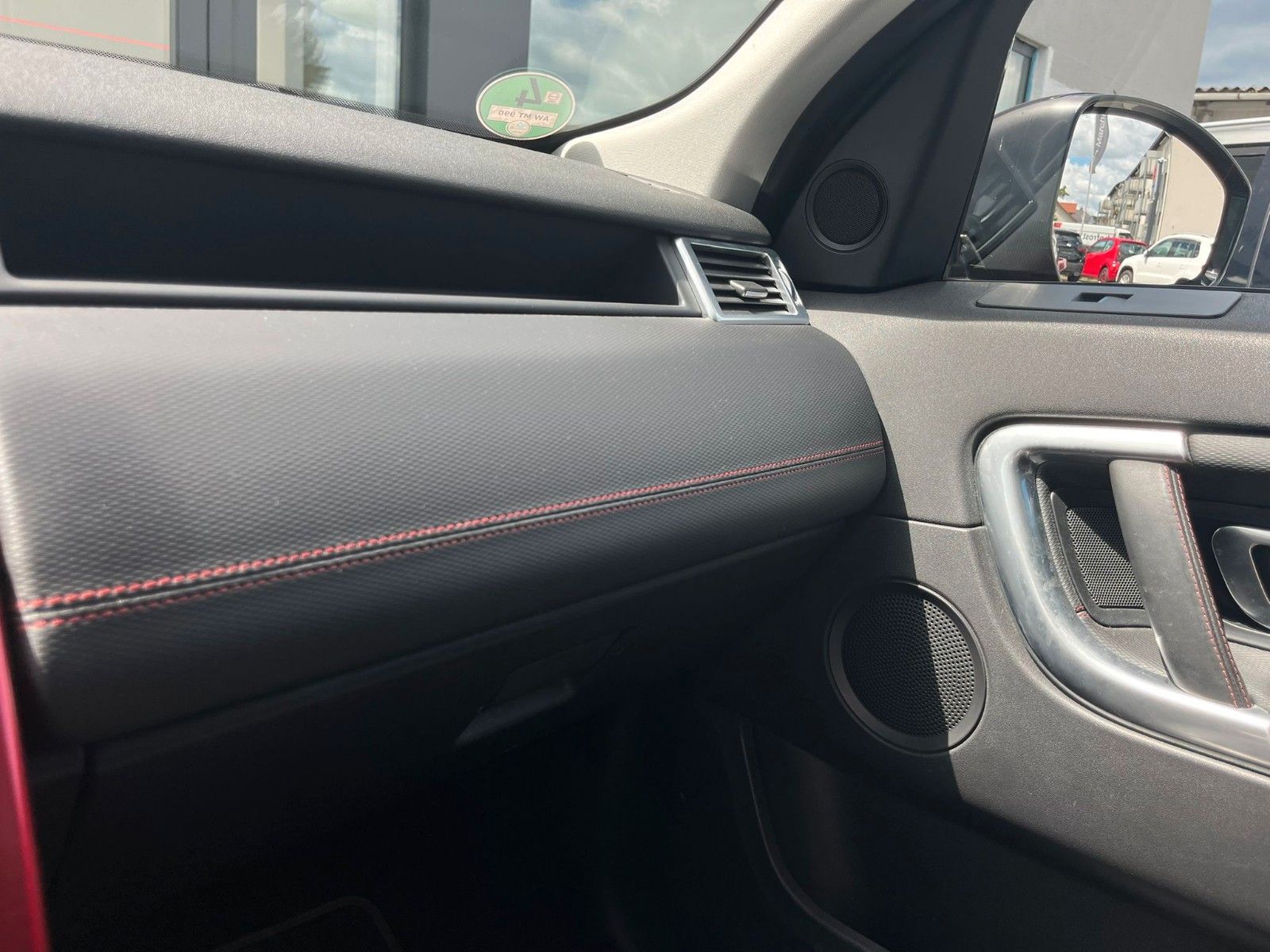 Fahrzeugabbildung Land Rover Discovery Sport SE AWD