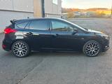 Ford Focus Lim. ST-Line*KAMERA*1.HAND*NAVI*6 GANG* - Ford Focus: ST