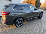 BMW X5 xDrive30d AHK/STANDH/ACC/HUD/LUFTF Top gepf. - BMW X5: Grün