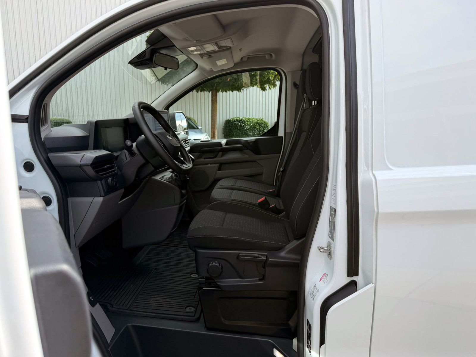 Fahrzeugabbildung Ford Transit Custom Kasten 320 L2 Trend ACC KAM AHK