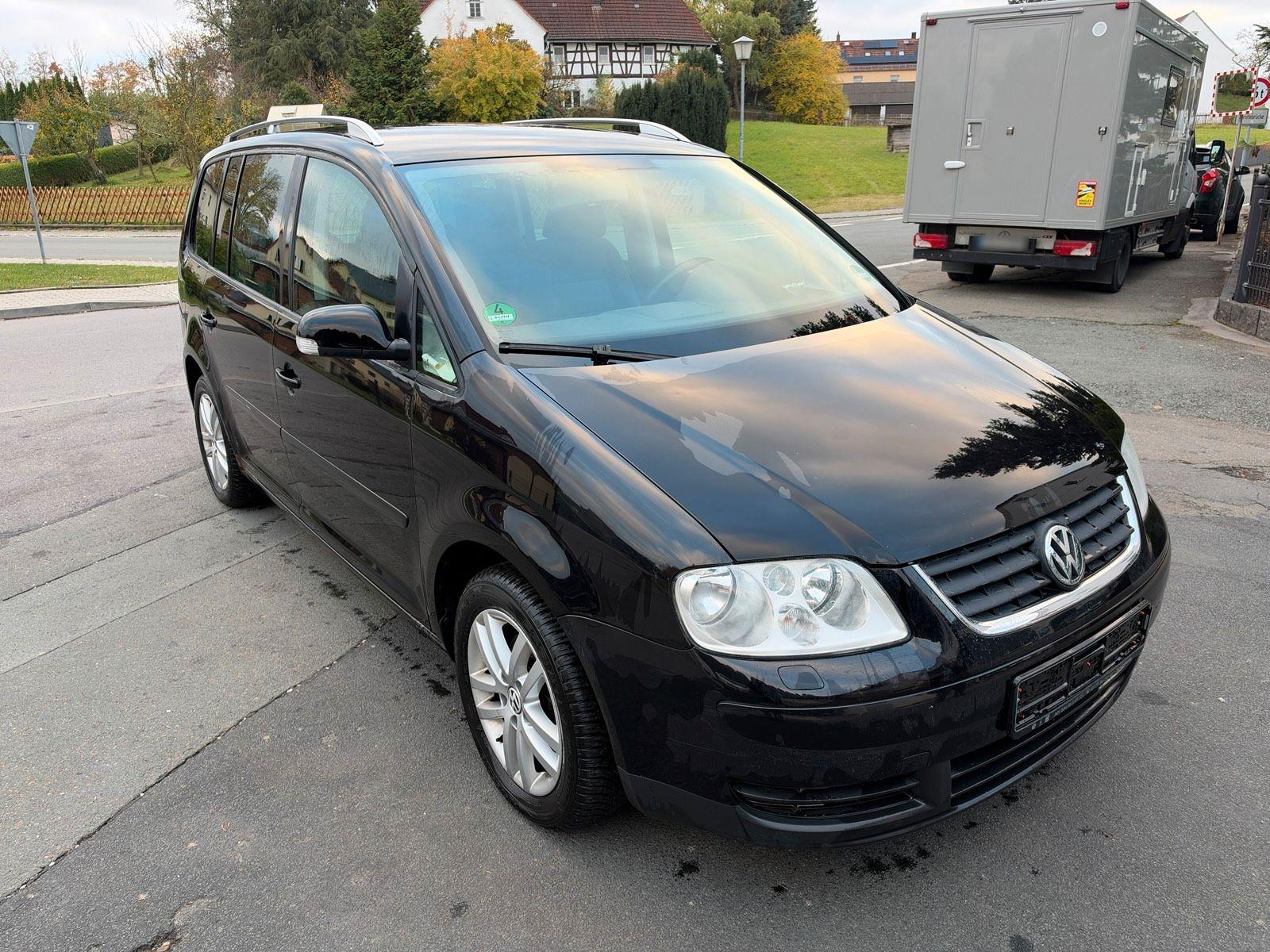 Volkswagen Touran 2006 — вигляд ззаду