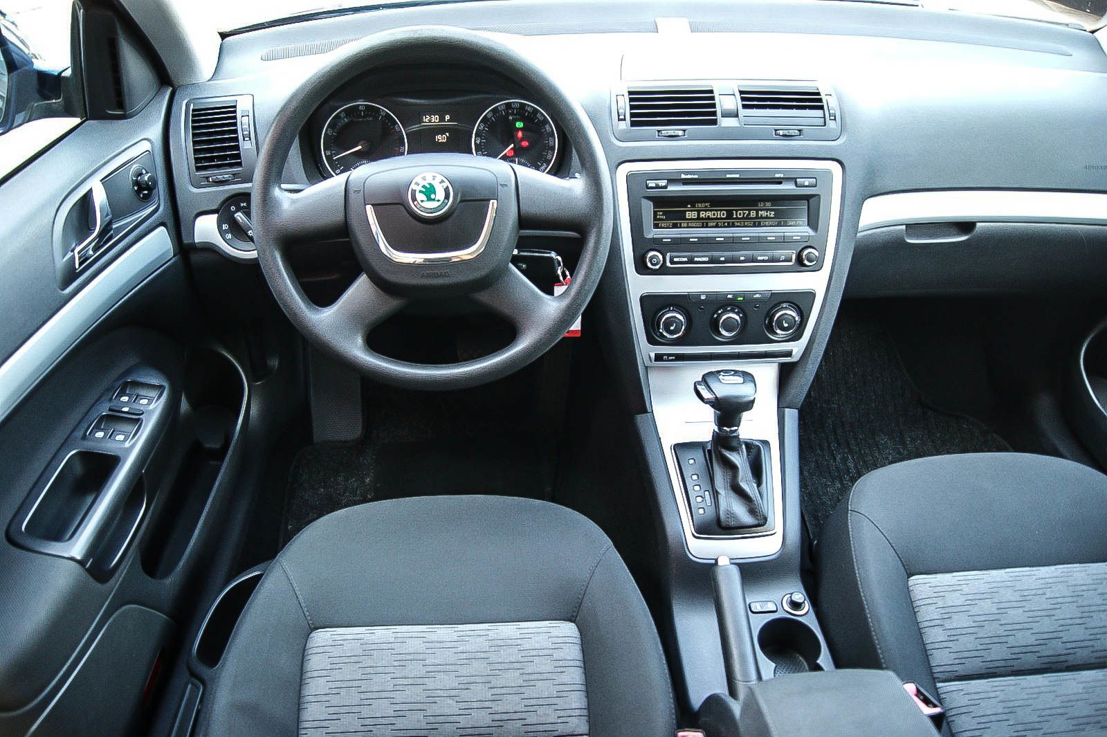 Fahrzeugabbildung SKODA Octavia Combi 1.4TSI DSG ANHZV PDC SIHZG Ambient