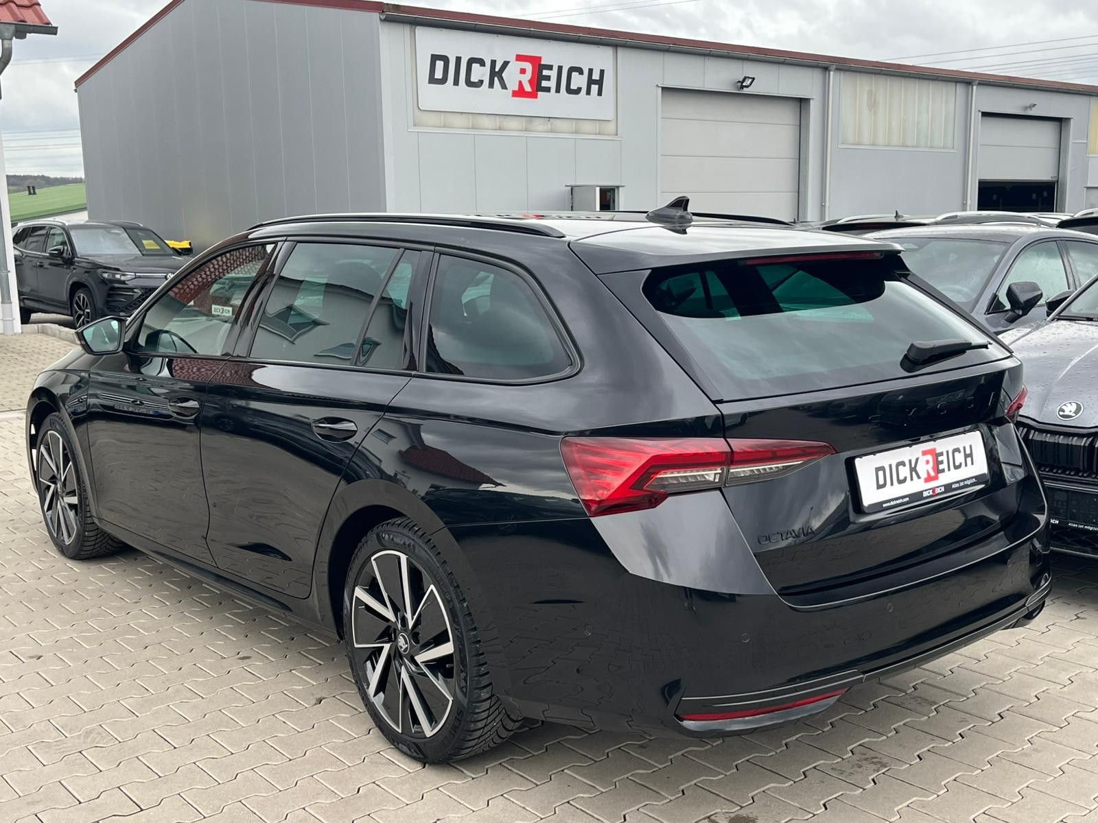 Fahrzeugabbildung SKODA Octavia 2.0 DSG Sportline MATRIX*PANO*CANT.*5J.G