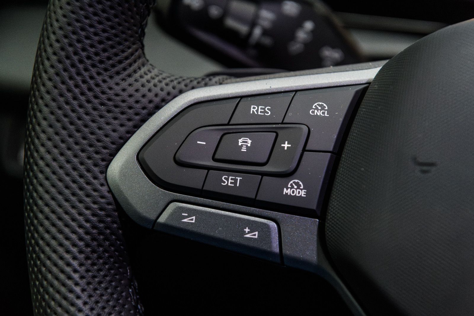 Fahrzeugabbildung Volkswagen T-Roc  1.5l TSI  DSG R-Line Black Style