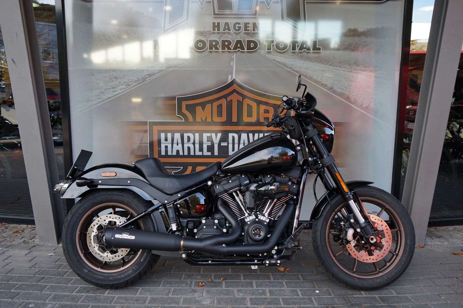 Fahrzeugabbildung Harley-Davidson Low Rider S 117cui Jekill & Hyde