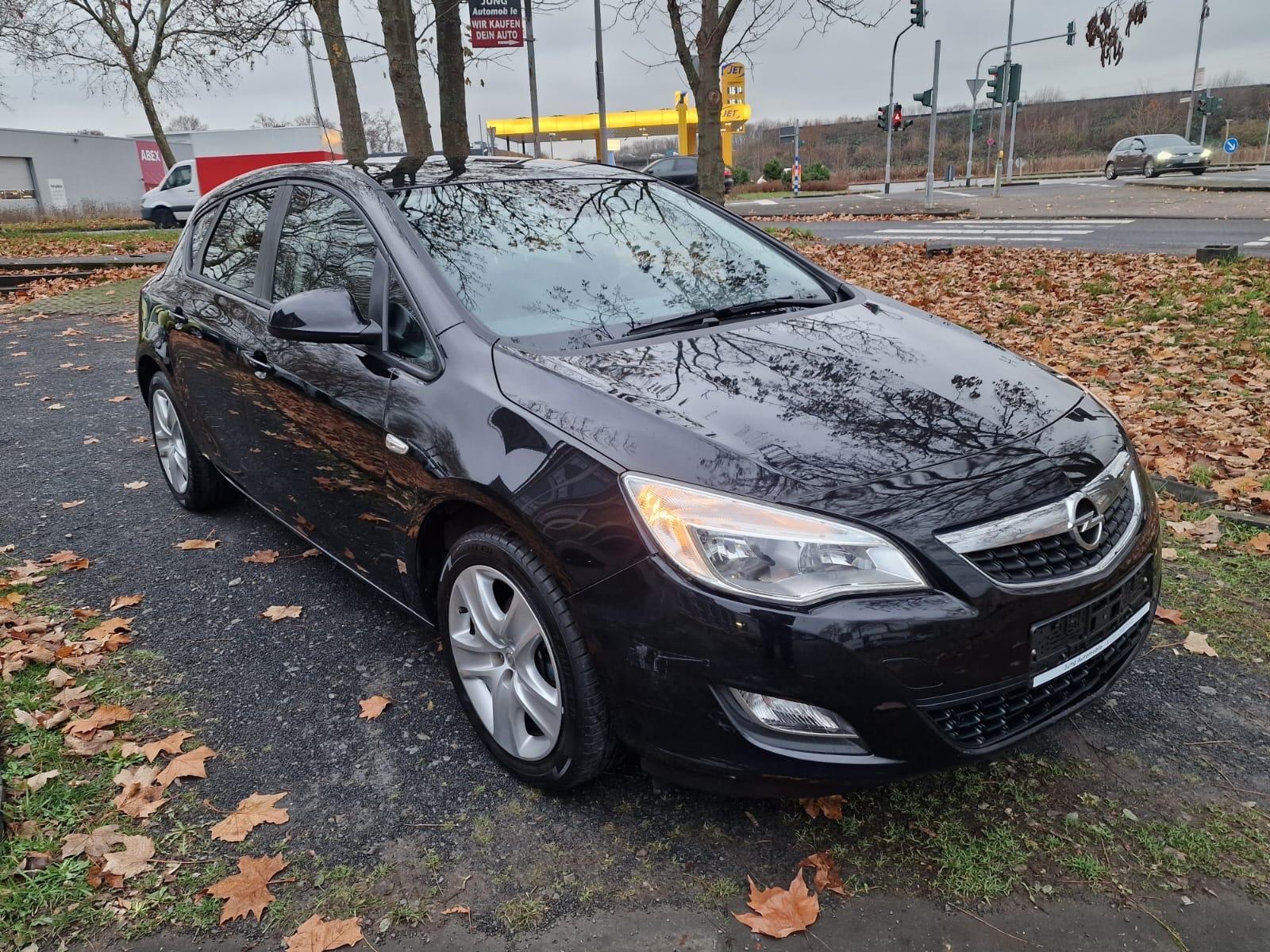 Opel Astra J Lim. 5-trg. Edition