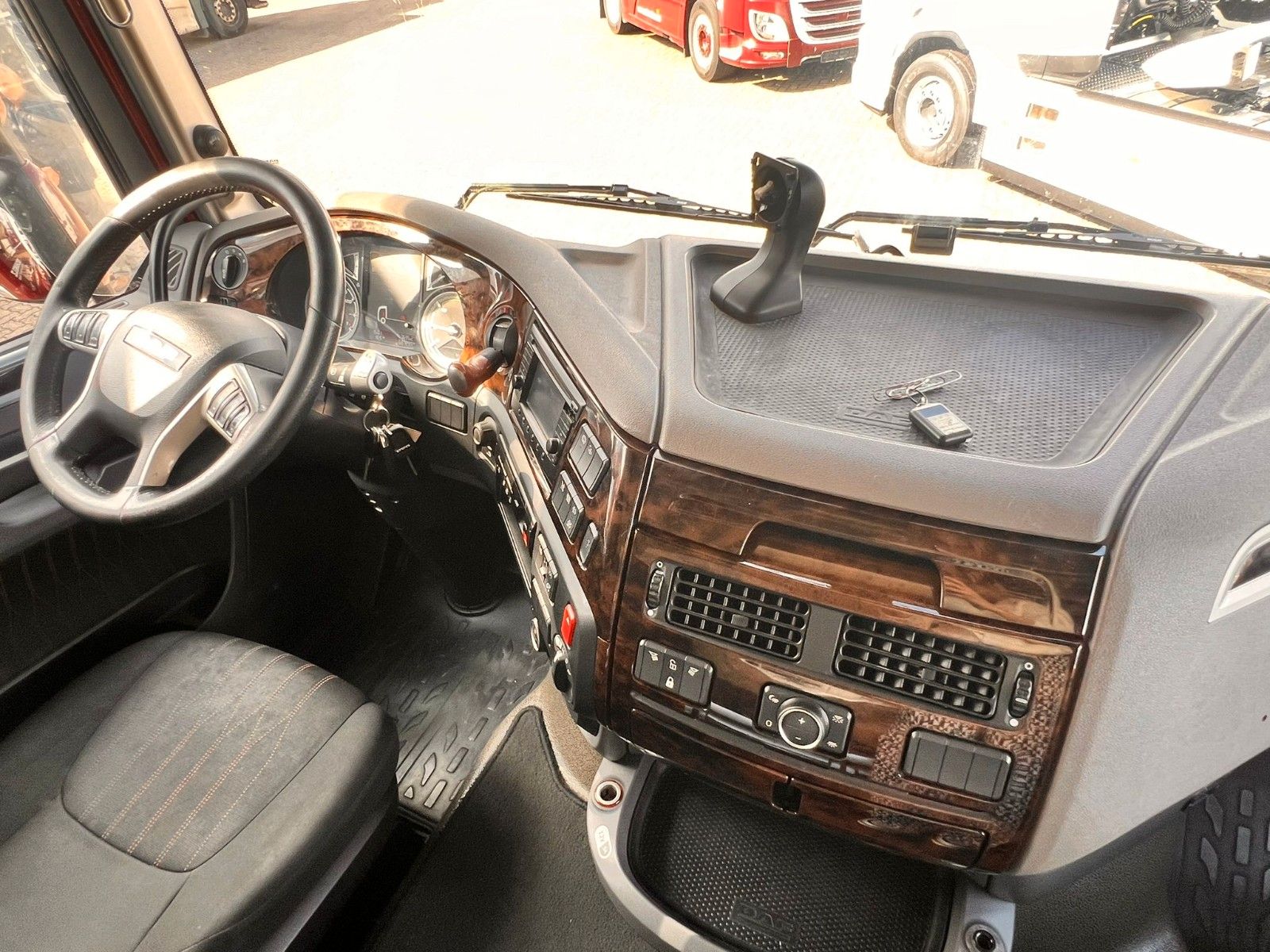 Fahrzeugabbildung DAF 2 Stück SSC XF 480 FT, Intarder
