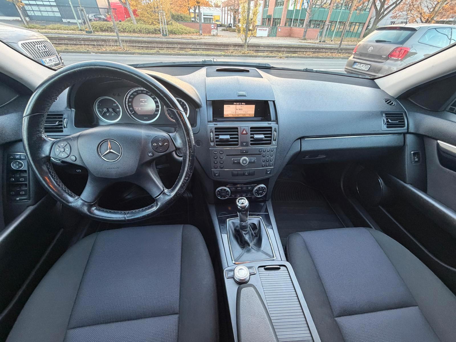 Mercedes-Benz C180 2010 — photo 8