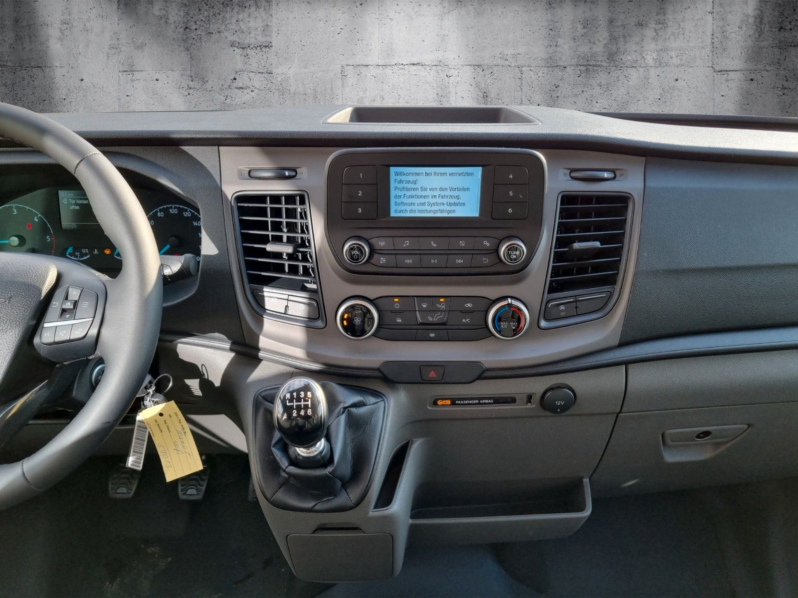 Fahrzeugabbildung Ford Transit Pritsche 350 L3 Doppelkabine Trend