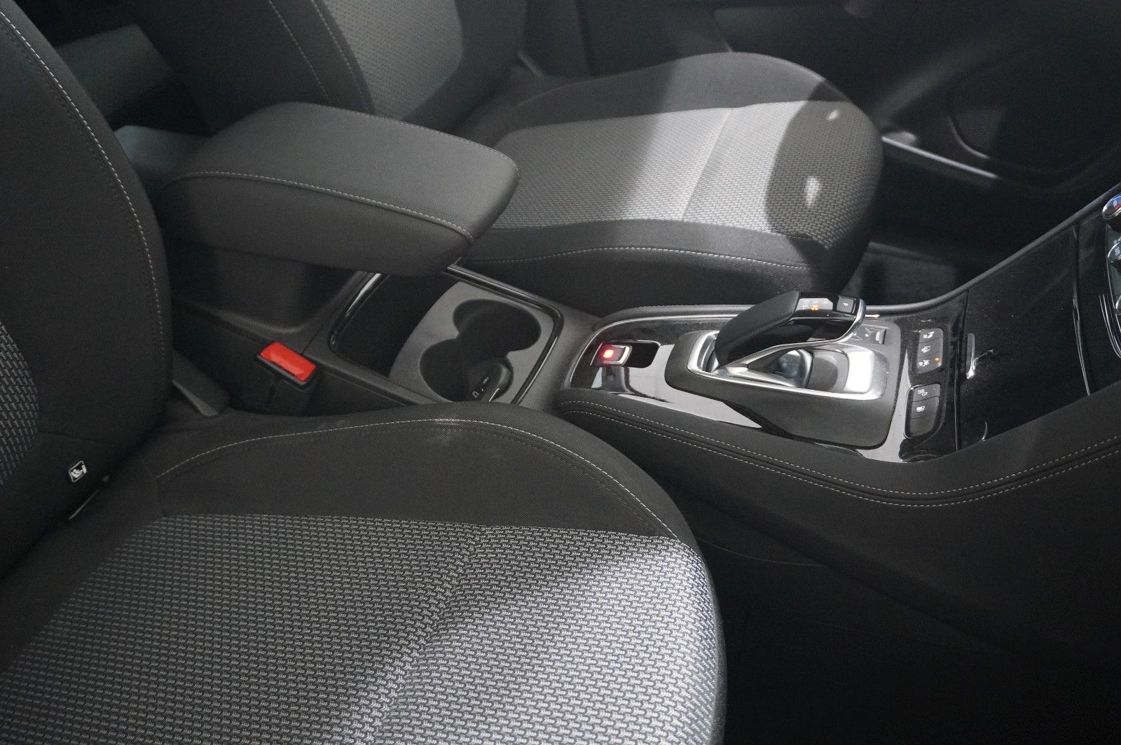Fahrzeugabbildung Opel Grandland (X) 1.6T EDITION HYBRID NAVI/LED/VIRT.