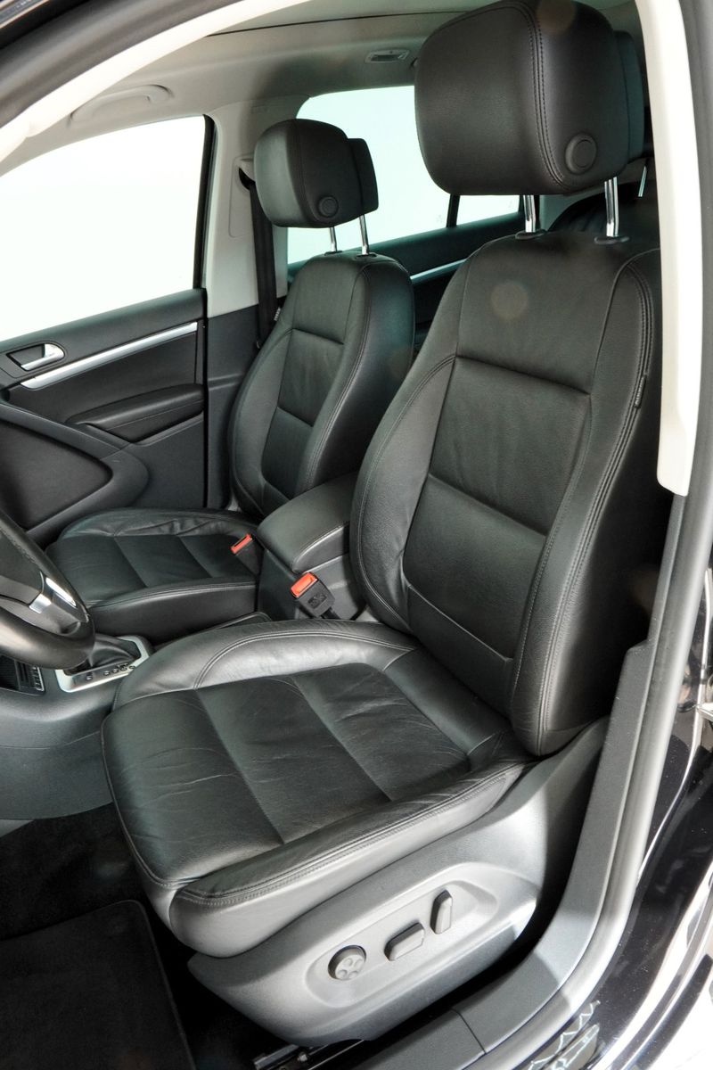 Fahrzeugabbildung Volkswagen Tiguan Sport & Style 4Motion*Aut.*Navi*Leder*AHK