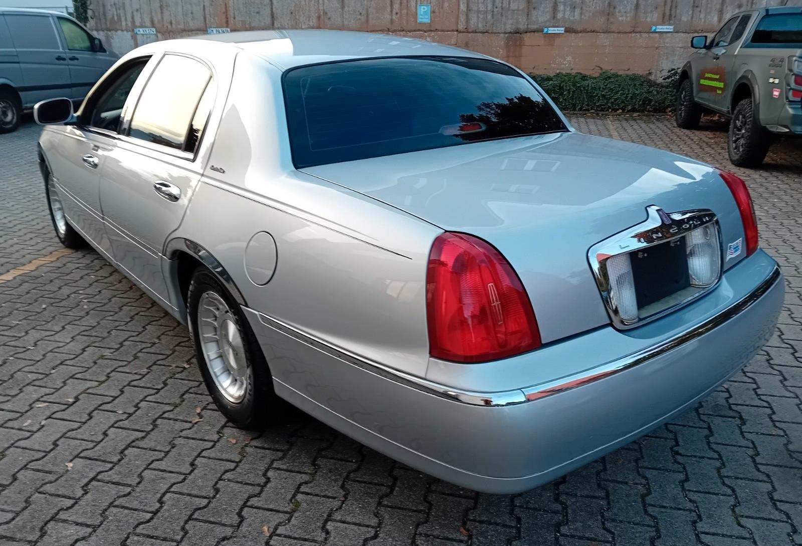 Lincoln Town Car