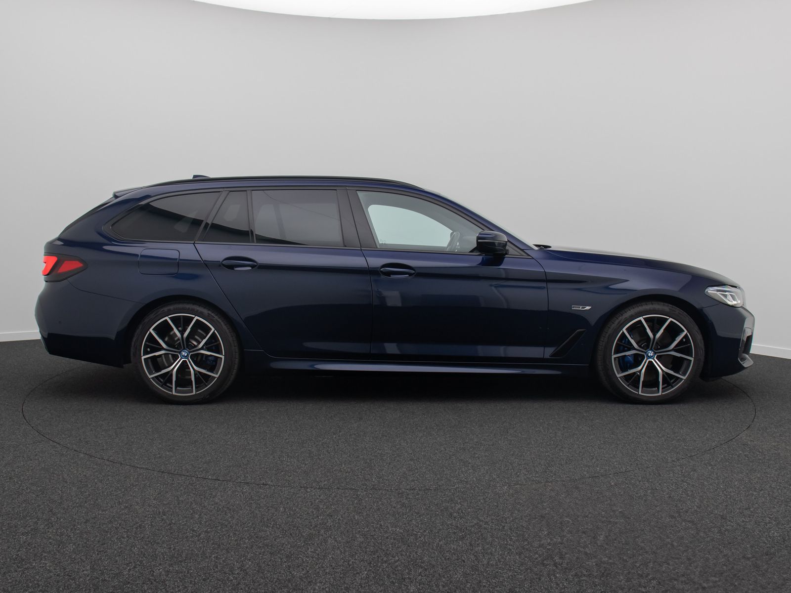 Fahrzeugabbildung BMW 530e xD M Sport Laser DAB H/K HUD AHK Panorama