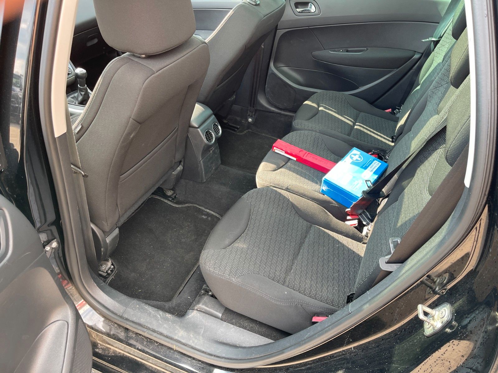 Fahrzeugabbildung Peugeot 308 SW Premium AHK 2. Radsatz