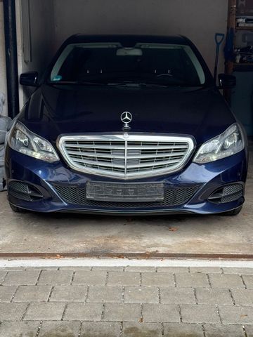 MERCEDES-BENZ Mersedec E klasse 220