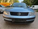 Volkswagen Passat Variant 1.6 Basis Variant Basis - Volkswagen Passat Variant aus 2000