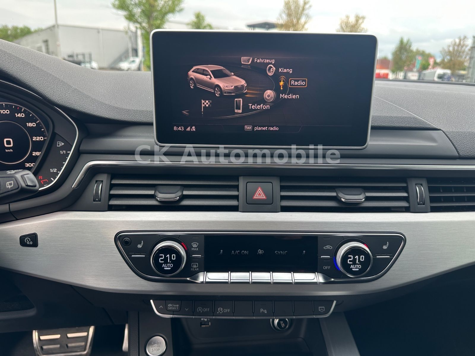 Fahrzeugabbildung Audi A4 Avant 40 TDI Quattro S-Line/Navi/LED/ACC