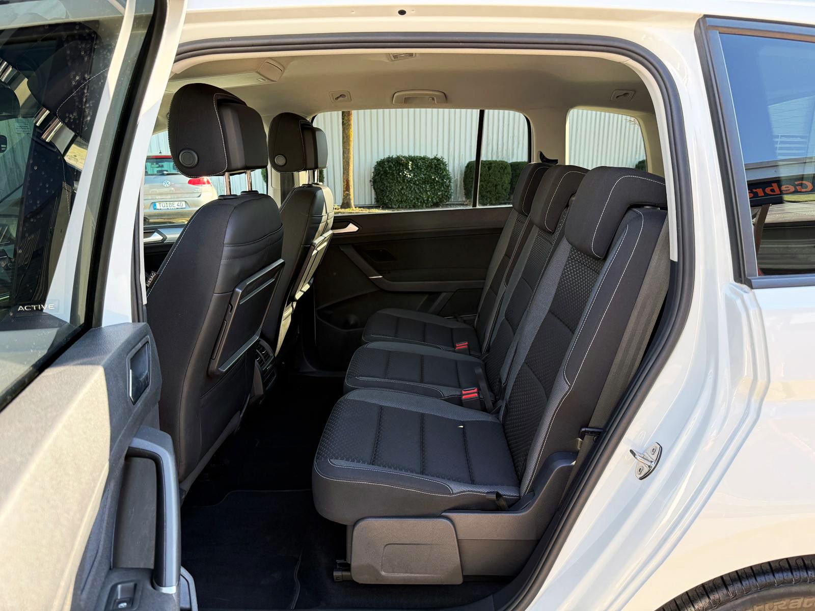 Fahrzeugabbildung Volkswagen Touran 1.5 TSI Active DSG ACC PDC KAM NAVI LED