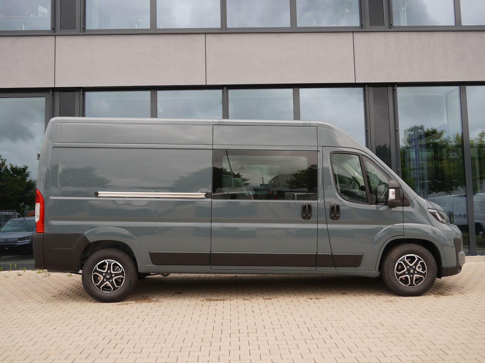 Fiat Ducato Maxi 35 L3H2 180 AT / Snoeks 5-Sitzer imagem 3