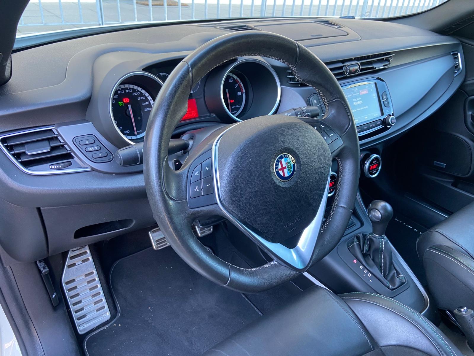 ALFA ROMEO GIULIETTA QUADRIFOGLIO VERDE - 241 ch BVA - TOIT OUVRANT - GPS - RADAR AV/AR - CLIMATISATION BI-ZONE