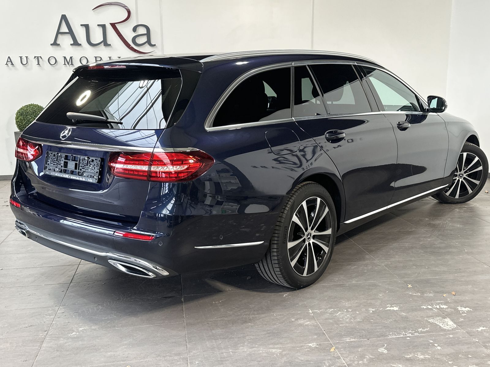 Fahrzeugabbildung Mercedes-Benz E 220d T Avantgarde NAV+LED+360°+WIDE+BURMEISTER